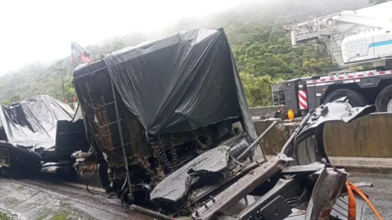 Em depoimento, motorista de carreta que atingiu van de atletas diz que uma falha mecânica causou o acidente